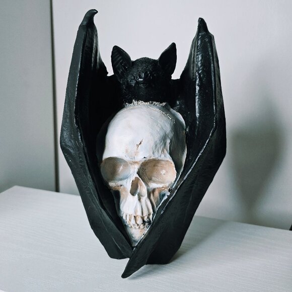 Ashland Other - Ashland Bat with Skull decor